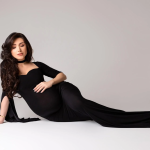 How a Maternity Poses You Flatteringly
